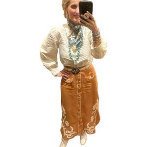 NWT Embroidered Camel & Ivory Pearl Snap Button Skirt
